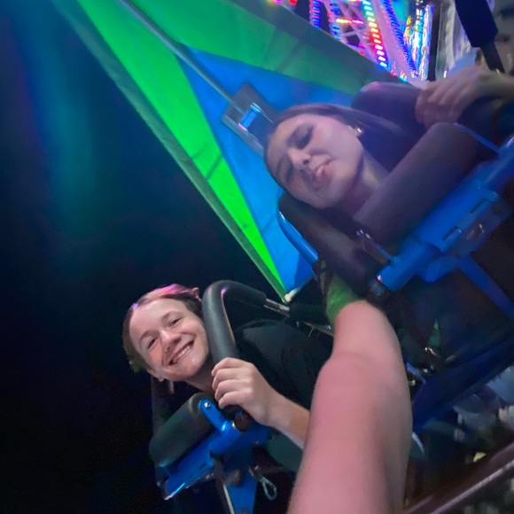 Meet your Posher, Kendra - Picture 2 of 4